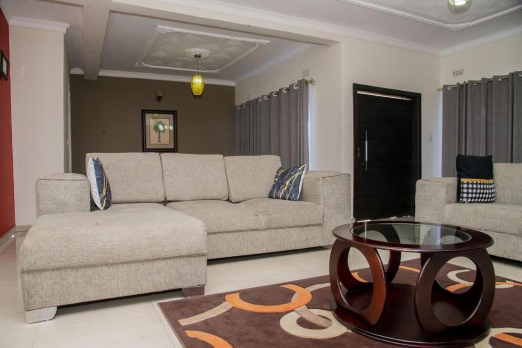 Royal Suites Apartments لوساكا المظهر الخارجي الصورة