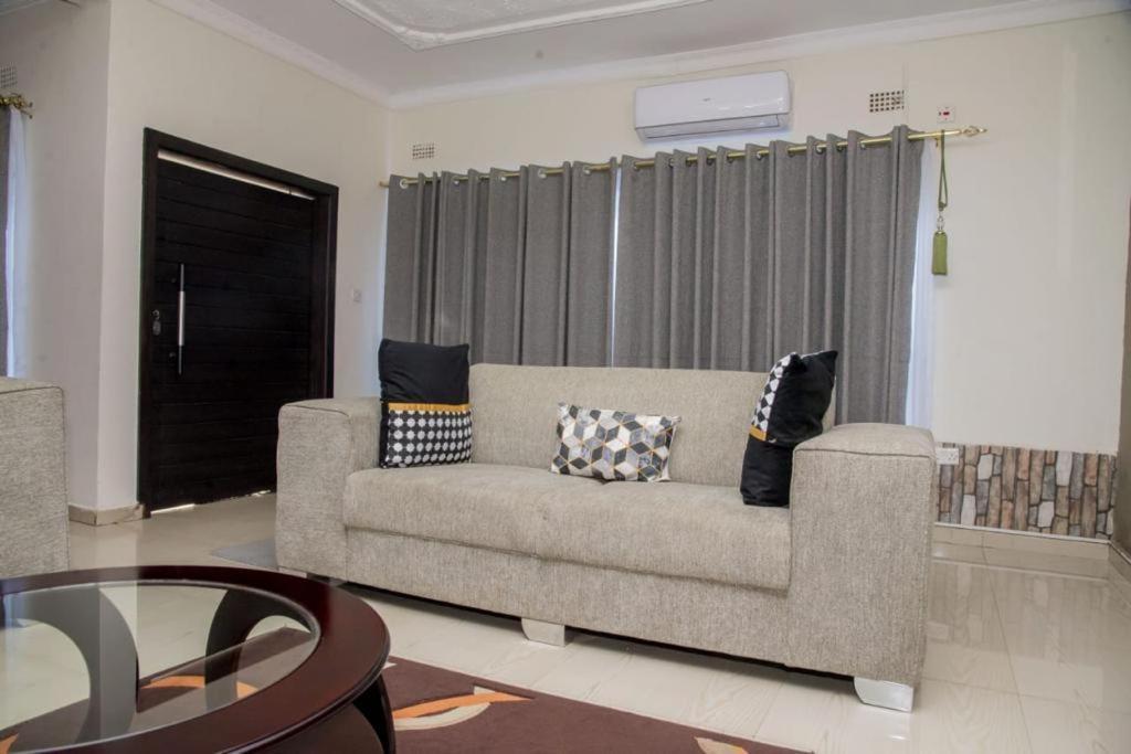 Royal Suites Apartments لوساكا المظهر الخارجي الصورة